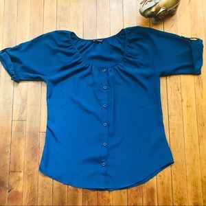 ✨Express// Button down top// Sz small petite✨